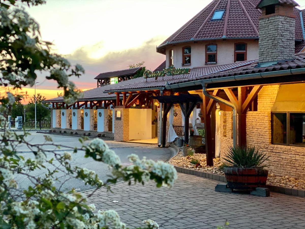 István Parkhotel és Gasztrofarm Sormás Esterno foto